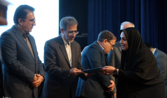 تقدیر از همکار معاونت پژوهشی در اختتامیه جشنواره ملی کتاب سال دانشجویی