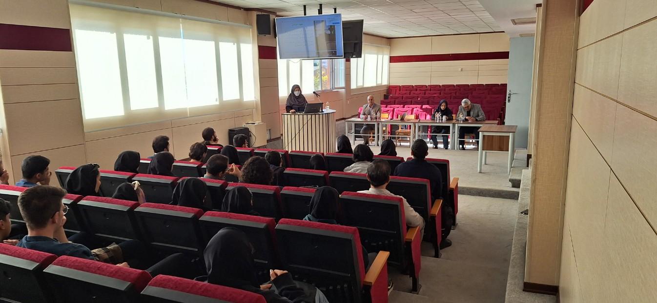 نشست علمی «خواندن در عصر دیجیتال» برگزار شد